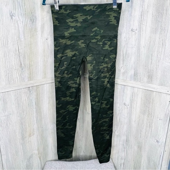 Spanx Look At Me Now Cropped Leggings - Picture 5 of 6